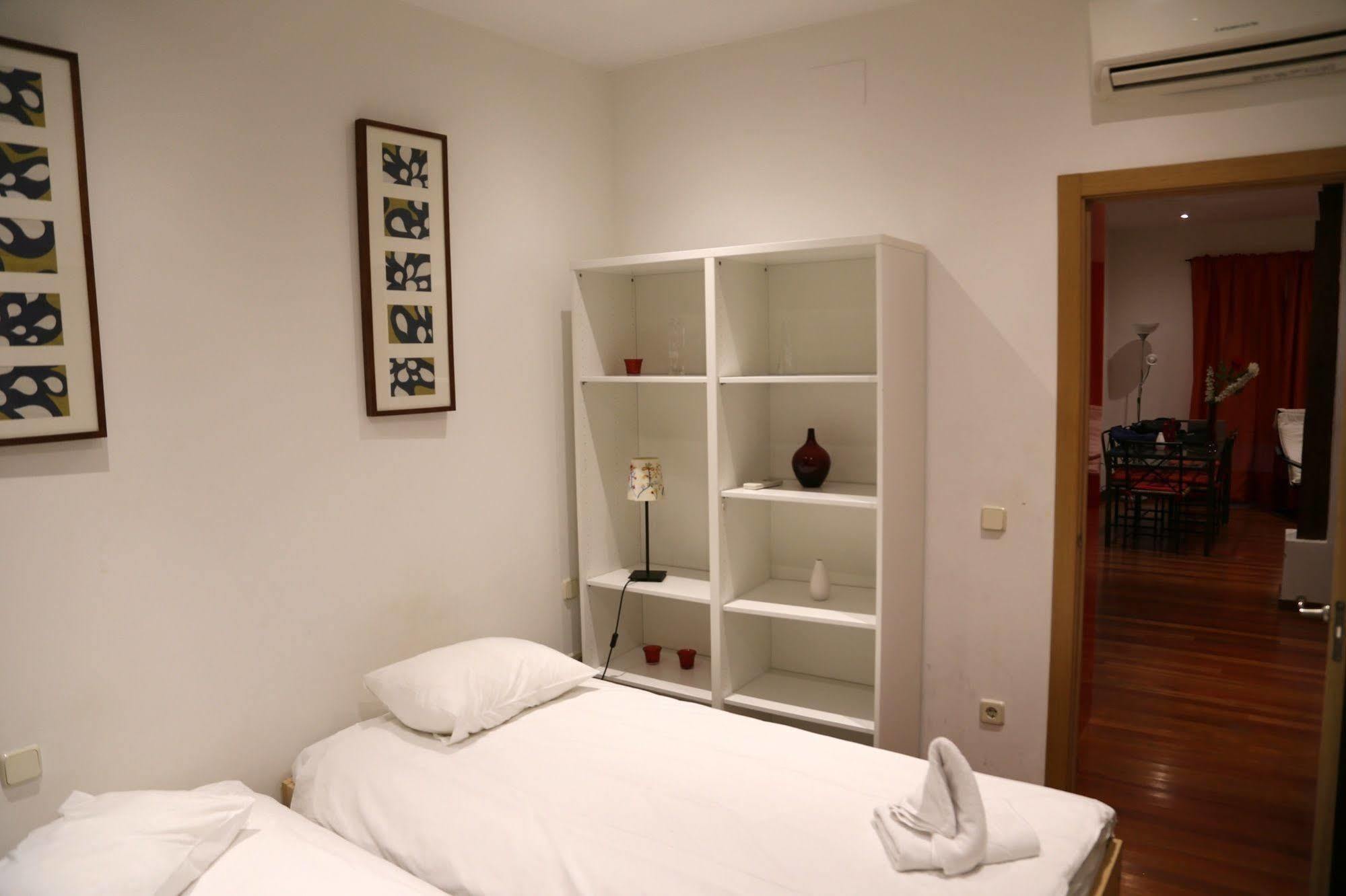 Prado Apartments Madrid Esterno foto