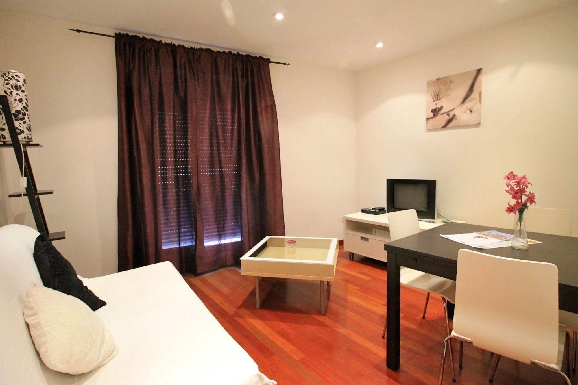 Prado Apartments Madrid Esterno foto